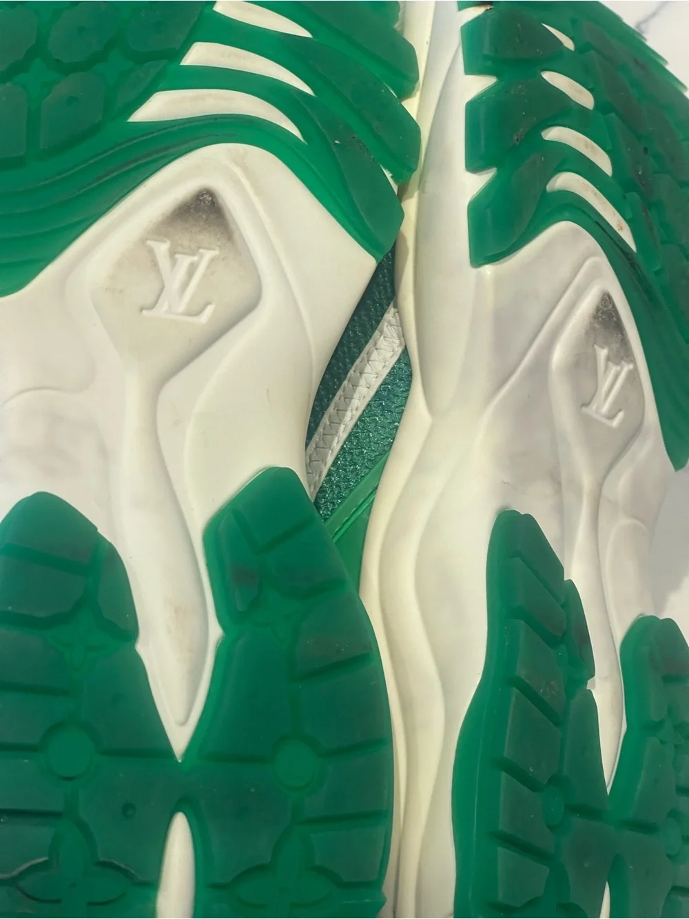 Authentic Louis Vuitton Run 55 Sneakers Green White Size 8 👍